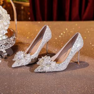 Zapatos de Tacón Alto con Punta en Pico y Decoración Floral, Brillantes en Plata, Elegantes para Bodas y Fiestas, Zapatos Formales para Mujer - Product Image 1