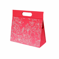 Boîte d'expédition en carton écologique de luxe personnalisable, pliable, avec fermeture magnétique, gaufrage pour l'emballage de vêtements