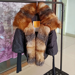 Veste courte d'hiver en duvet d'oie manteau femmes avec col en fourrure de renard et fourrure de raton laveur vente en gros - Product Image 3