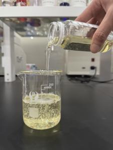 Hoge Kwaliteit Rubber Vullende Smeermiddelen Nafteenhoudende Basis Rubber Proces Olie Nafteenhoudende Olie Voor Schoen - Product Image 4