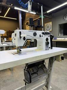 Machine à coudre industrielle plate importée d'Allemagne pour la couture de vêtements, de cuir et de textiles avec technologie de moteur avancée - Product Image 5