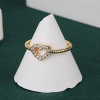 Vente en gros Nouvelle mode Bague en zircon creuse en forme de cœur pour fille mignonne Bijoux en or pour femme