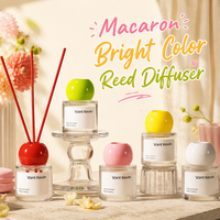 Diffuseur à bâtonnets en verre transparent avec logo personnalisé, 50 ml, bouchon coloré et bâtonnets assortis, OEM ODM pour la décoration et l'aromathérapie domestique