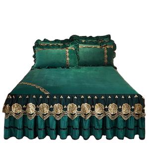 Ensemble de literie de mariage avec étiquette brodée de luxe couette confortable avec rembourrage en coton housse de couette jupes de lit draps couette matelassée - Product Image 1