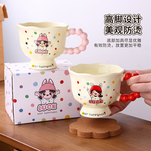 Taza de cerámica con diseño de lunares de dibujos animados, 350 ml, con asa, para desayuno o regalo. - Product Image 4