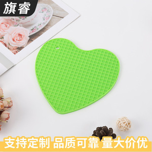 Heart Shape Silicone Heat Insulating Mat Light Green Anti Slip Waterproof For Tableware And Cups - Product Image 4