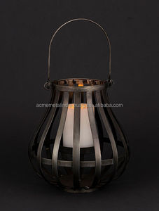 Linterna con forma de globo en hoja de metal con acabado Gris, perfecta para elegantes ideas de decoración de interiores y exteriores para el hogar y el jardín - Product Image 3