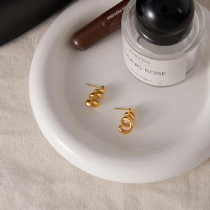 Boucles d'oreilles de style coréen, plaquées or 18 carats PVD, en acier inoxydable, clous minimalistes, bijoux sans ternissement, boucles d'oreilles en spirale pour femmes - Product Image 6