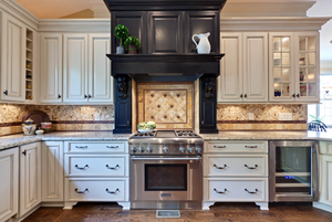 Cucina classica di lusso con armadi a pannello rialzato In legno massello bianco armadio da cucina personalizzato a isola piccola Made In China - Product Image 4