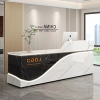 Comptoir de réception moderne en bois LED demi-rond, modulaire et incurvé, de luxe, pour hall commercial, bureau ou hôtel