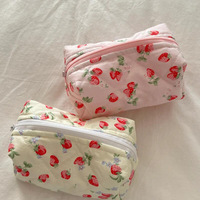 Nouvelles trousses de toilette portables personnalisées à rayures, broderie personnalisée, trousses de maquillage en coton matelassé, grande capacité, fermeture éclair, trousse de maquillage
