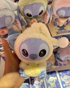 Juguete de Peluche de Vinilo Original <span class=keywords><strong>y</strong></span> Auténtico de <span class=keywords><strong>Lilo</strong></span> <span class=keywords><strong>y</strong></span> <span class=keywords><strong>Stitch</strong></span>, Serie Comer, Dormir, Mini Peluche, Caja Misteriosa para Niños, Llavero con Temática Animal, Xmattel - Product Image 3