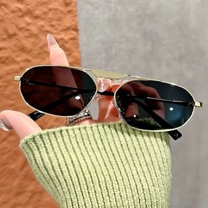 Lunettes de soleil ovales à monture complète pour femme, protection UV400, nouvelle collection 2026, style rétro européen et américain - Product Image 2