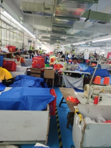 <span class=keywords><strong>Set</strong></span> Impermeabile di Alta Qualità per Bambini, Giacca e Pantaloni Antipioggia alla Moda, Design Riflettente in Tessuto Oxford con Zaino Portatile - Product Image 6