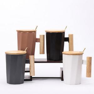 Vendita calda regalo tazza di porcellana coperchio di bambù tazza di ceramica con coperchio e cucchiaio tazza di caffè in ceramica con manico in legno - Product Image 2