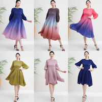 Robe plissée en satin décontractée Miyake pour femmes, nouvelle collection été, col rond, effet dégradé, taille unique, modeste