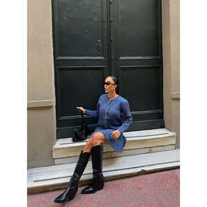 Ensemble pull en laine tricoté pour femme : cardigan col rond et jupe plissée en tissu anti-boulochage - Product Image 3