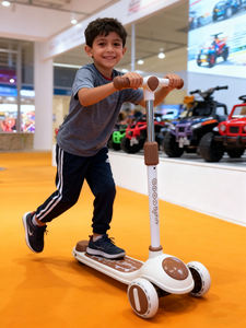 Nuovo Modello di Monopattino Pieghevole Leggero per Bambini con Musica Bluetooth, per Età 3-12 Anni - Product Image 4