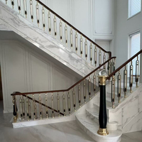 Balustres ovales et rectangulaires en aluminium noir et laiton doré de luxe haut de gamme LD-Metal pour la décoration des balcons de villas