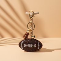 Llavero con patrón de rugby de diamantes de imitación brillantes, novedad, colgante de borla brillante para bolso, venta al por mayor, para uso diario