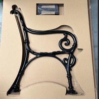 Fournisseur chinois de bancs en fonte épaissie pour l'extérieur, avec pieds et accoudoirs spécifiques pour les parcs publics, les jardins et les cours.