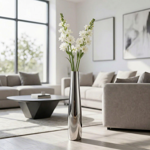 Vase de sol minimaliste en métal chromé miroir – Vase conique ultra-moderne pour l'architecture et la mise en scène contemporaines - Product Image 1