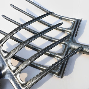 Fourche agricole monobloc <span class=keywords><strong>à</strong></span> quatre <span class=keywords><strong>dents</strong></span> en acier au manganèse pour le labourage, la manutention du <span class=keywords><strong>fumier</strong></span>, la culture de l'oignon vert/du gingembre et le désherbage - Product Image 4