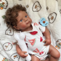 21'' Lockiges Braunes Haar Betty Mädchen Vollsilikon-Reborn-Puppe mit Schnuller Kleines Baby für Kinder Sammler Künstler