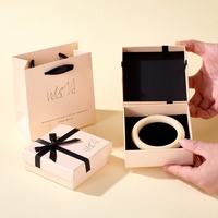 Coffret Cadeau et Sac à Bijoux Pêche avec Ruban en Satin Noir, Intérieur en Velours avec Logo 'Meilleurs Vœux', pour Colliers et Boucles d'Oreilles, Vente en Gros