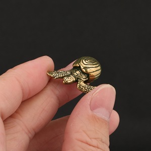1 pièce Nouvelle figurine de tortue en laiton antique, petite tortue mignonne, figurine de thé, décoration de bureau, artisanat, vente en gros - Product Image 1