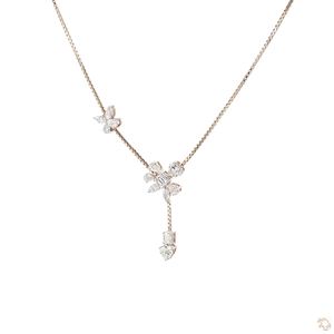 Elegante Colgante de Diamantes en Oro para Mujer, Brillo Atemporal, Joyería Fina y Elegante, Regalo para Aniversario y Uso Diario - Product Image 5