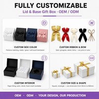 Boîte cadeau personnalisable en satin blanc avec ruban doré, plusieurs tailles disponibles, emballage nid d'abeille