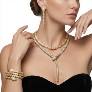 Parure de bijoux vintage motif serpent, collier lourd réglable de 90 cm, bracelet et boucles d'oreilles clous en laiton orné de strass en cristal, idéale pour mariage - Product Image 3