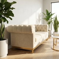 Sofa Krim Mewah dengan Panel Samping Berwarna Emas Tekstur Bergaris Furnitur Mewah untuk Hunian Villa