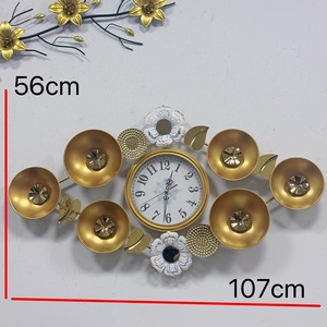 ساعة حائط معدنية فاخرة جديدة بتصميم زهور، مقاس 107×56 سم، ساعة حائط دائرية من الحديد للتعليق على الحائط لتزيين غرفة المعيشة والمنزل - Product Image 4