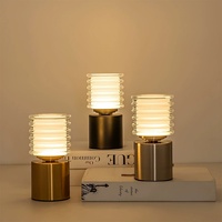 Petite lampe de table moderne à intensité variable au toucher, rechargeable sans fil, pour salon, chambre à coucher, lampe de table décorative