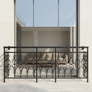 Balustrade de balcon traditionnelle en fonte avec motif festonné orné, fixation murale, résistante à la rouille - Product Image 1