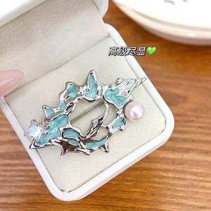 Broche de Flores para el Pecho de Mujer de Alta Gama, Diseño de Nicho Pequeño con Textura Metálica Plegada para Decoración de Cuello de Vestido Nuevo - Product Image 2