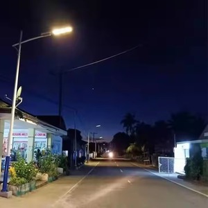 ระบบไฟถนนพลังงานแสงอาทิตย์150W/200W อะลูมิเนียมตกแต่งใหม่สีขาวอบอุ่นพร้อมแบตเตอรี่ลิเธียม - Product Image 5