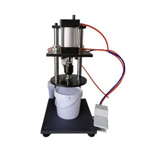 Machines de pressage et de scellage manuelles pneumatiques pour grands couvercles de seaux, machine de capsulage pour couvercles de seaux de stockage en plastique - Product Image 1