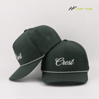 Casquette de baseball personnalisée en gros à 5 panneaux avec logo en patch tissé en nylon, perforations laser, séchage rapide et cordon pour le golf