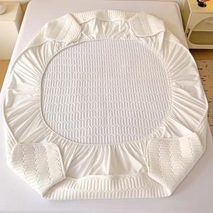 Funda Protectora Impermeable Acolchada Antideslizante y Antipolvo para Colchón Simmons - Product Image 3