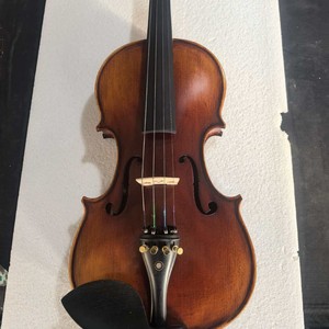 Violon en bois massif de qualité supérieure pour adultes et enfants, idéal pour l'apprentissage, offrant une bonne résonance et un toucher confortable. - Product Image 1