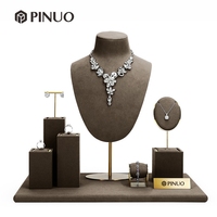 Présentoir à bijoux vintage marron en microfibre, support de présentation pour colliers et boucles d'oreilles, idéal pour les boutiques