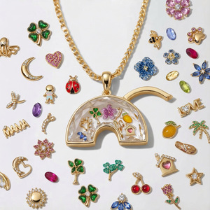 Collier rétro <span class=keywords><strong>en</strong></span> laiton arc-<span class=keywords><strong>en</strong></span>-ciel avec pendentif multi-breloques, ouvrable, design creux, boîte transparente, pour création DIY - Product Image 5