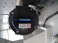 Machine robotisée d'étanchéité et d'isolation SAINT-FECO pour l'extrusion de double vitrage en aluminium/PVC, 18KW 380V, contrôlée par PLC