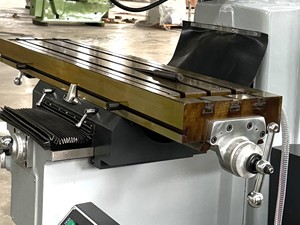Fraiseuse verticale <span class=keywords><strong>à</strong></span> rampe coulissante robuste avec tête universelle et broche horizontale/verticale polyvalente - Product Image 3