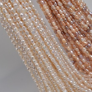 สร้อยคอมุกน้ำจืดทรงบาร็อคธรรมชาติ ขนาด 6-7 มม. ผิวมันเงาสองด้าน รูตรง คละสี ขาว มุกกึ่งหลวม - Product Image 4