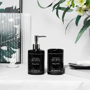 Schwarz-Weiß-Modestil Nordic Ceramic Bathroom Decor 3-teiliger Spender, Becher, Seifengeschirrset