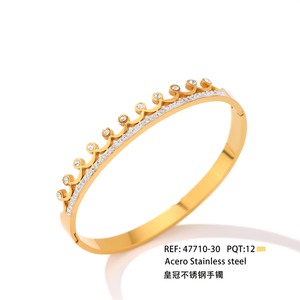 Brazalete Angelina Crown, Chapado en Oro con Cristales, Joyería de Lujo para Mujer - Product Image 3